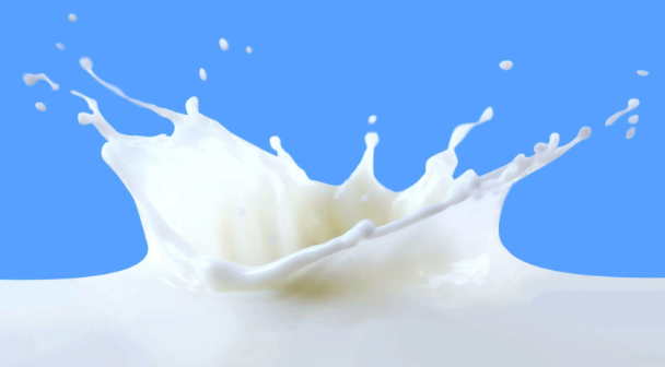 奶制品生產(chǎn)日期打碼，常見的奶制品包材應(yīng)該如何選擇激光噴碼機(jī)?